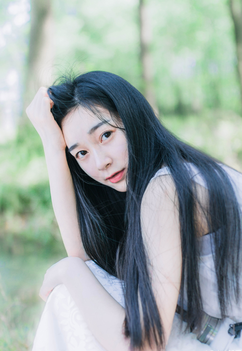 这世上没有谁比谁活的容易，只是有人在呼天喊地，有人在静默坚守。
